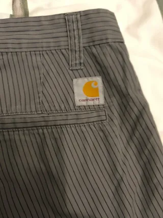 Bermudas Carhartt grises con rayas