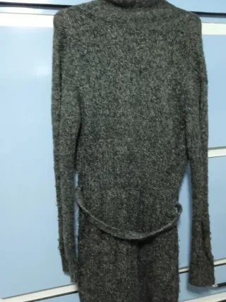 Cárdigan de mujer gris con cinturón