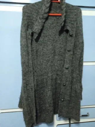 Cárdigan de mujer gris con cinturón