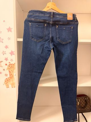 Pantalón vaquero Zara azul