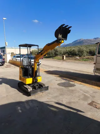 Mini retroexcavadora