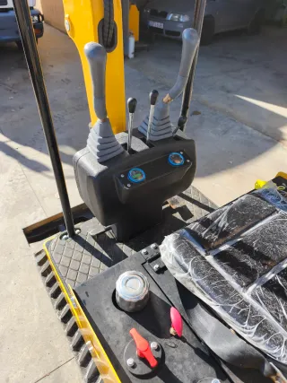 Mini retroexcavadora