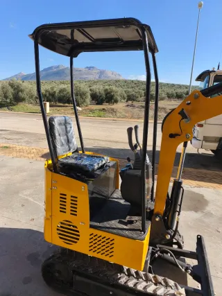 Mini retroexcavadora