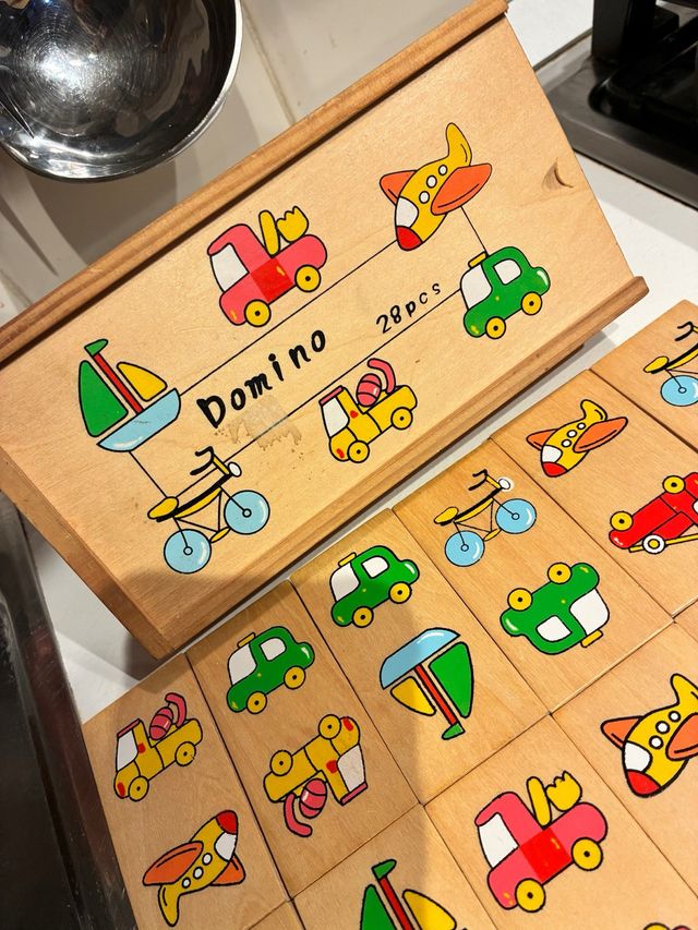 Domino in legno con mezzi di trasporto