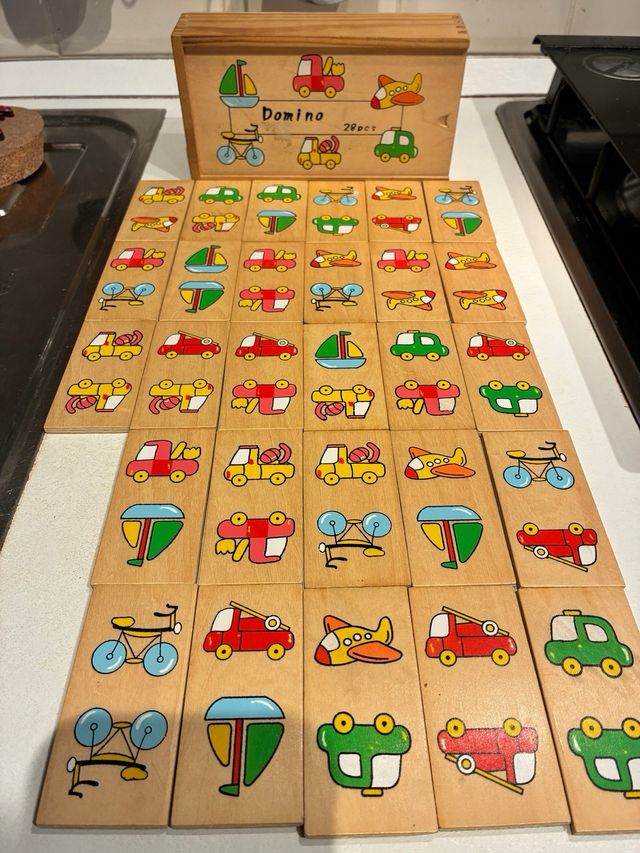 Domino in legno con mezzi di trasporto