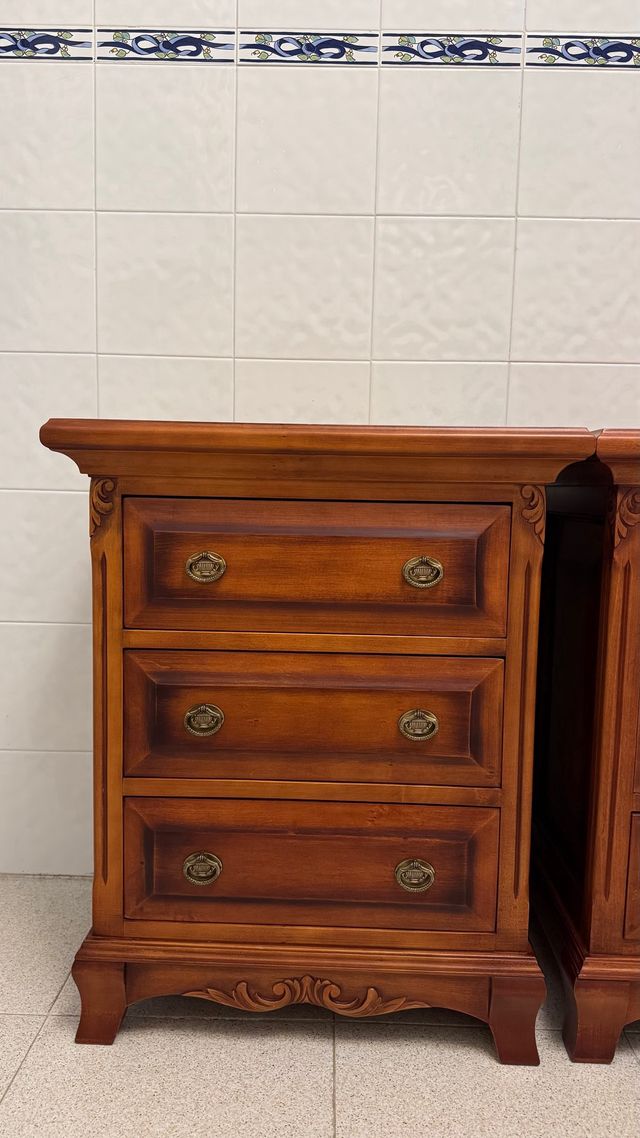 Comodini in legno massello