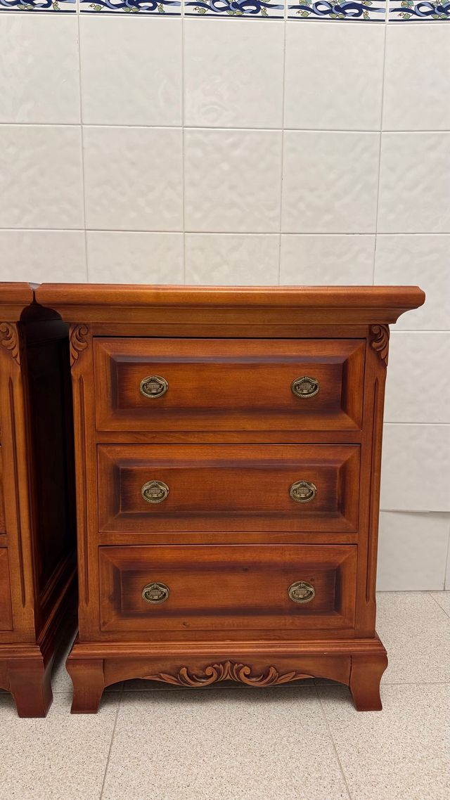 Comodini in legno massello