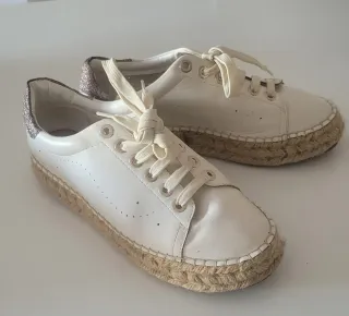 Zapatillas blancas con suela de esparto