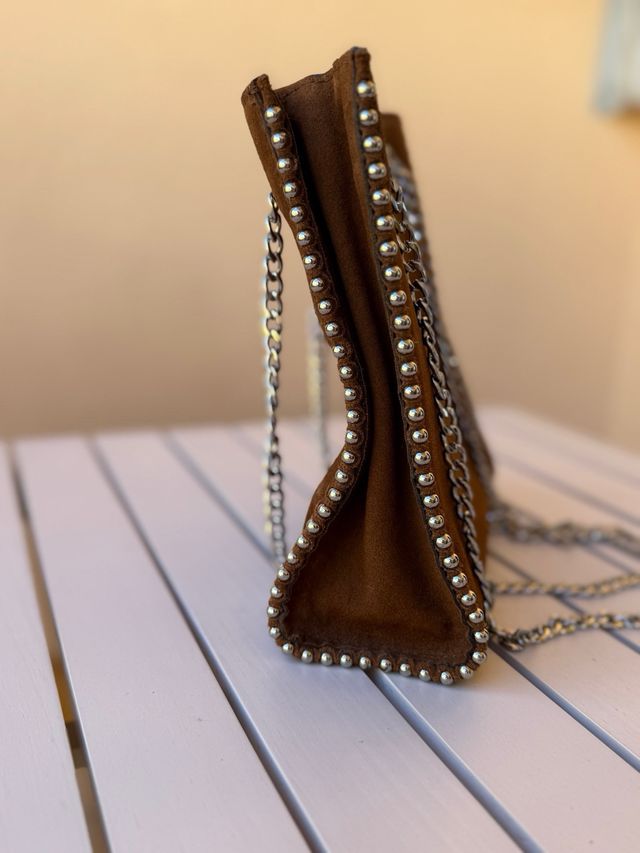 Bolso Zara Ante Marrón Tachuelas Cadena