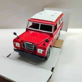 Coche a escala Burago Land Rover 1/24