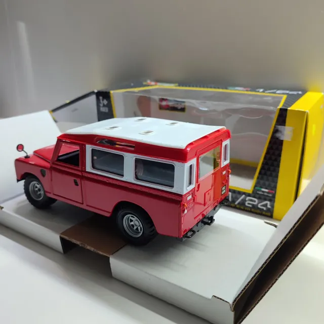 Coche a escala Burago Land Rover 1/24