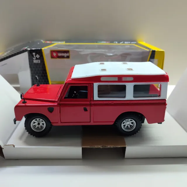 Coche a escala Burago Land Rover 1/24