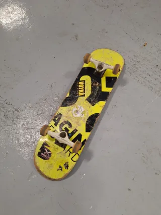 Monopatín Imagine Skateboards Amarillo