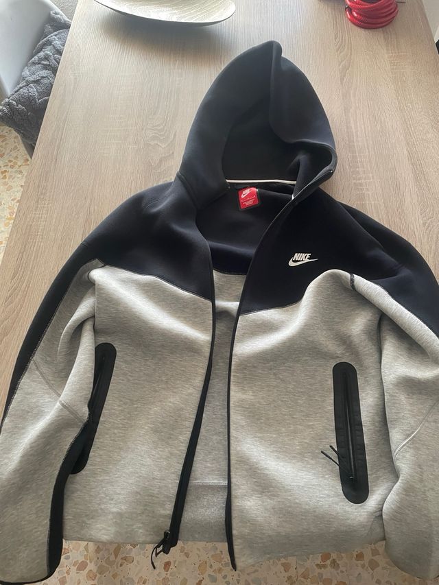 Sudadera Nike Tech Fleece Negra y Gris