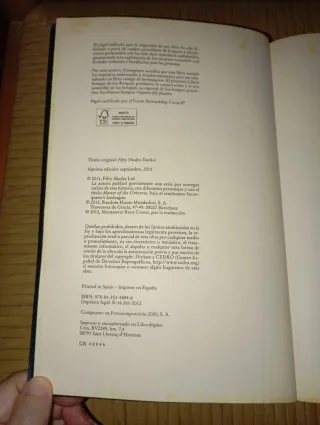 Libro: Cincuenta Sombras Más Oscuras (erótica)