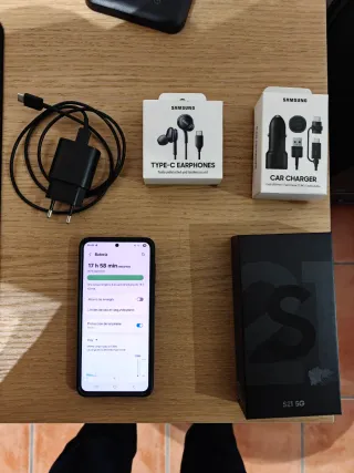 Samsung Galaxy S21 5G 256GB con accessori