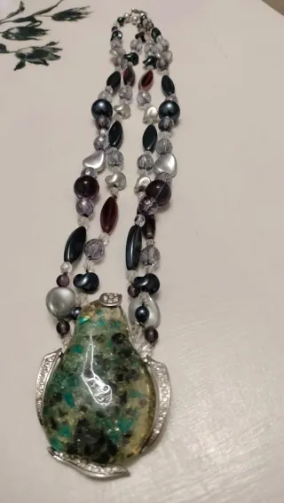 Collana con pietre verdi e argento