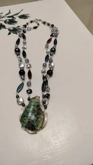 Collana con pietre verdi e argento