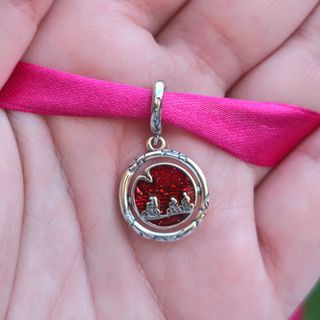 CHARM DEL REVES STRNGER THINGS NIÑOS COLGANTE