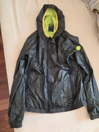 Cortavientos Gaudi L Diseño Verde oliva y manzana