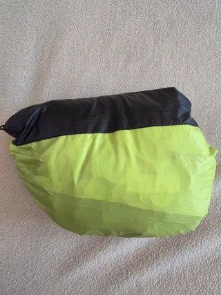 Cortavientos Gaudi L Diseño Verde oliva y manzana