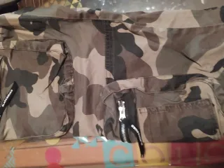 Pantalón camuflaje talla XS