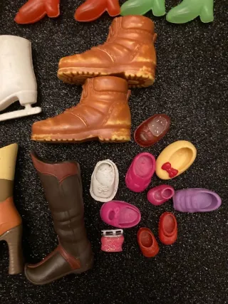 Lotto scarpe per bambole