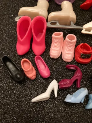 Lotto scarpe per bambole