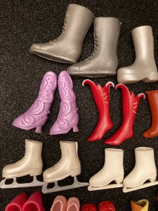 Lotto scarpe per bambole