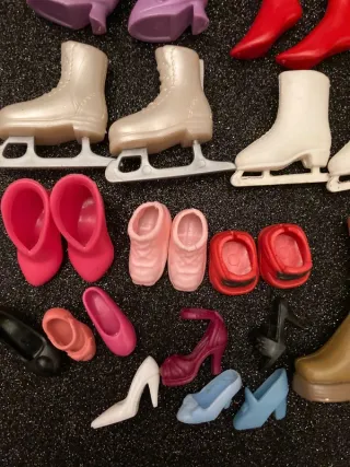 Lotto scarpe per bambole