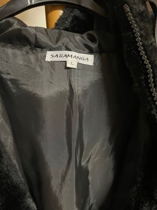 Bomber pelo sintético negro capucha