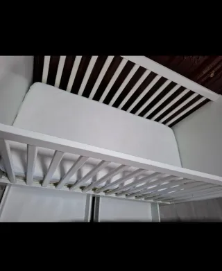 Cuna blanca para bebé