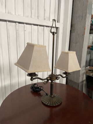 Lámpara de mesa doble pantalla