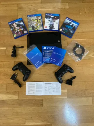 PS4 (PlayStation 4) + 4 Juegos + 2 Mandos