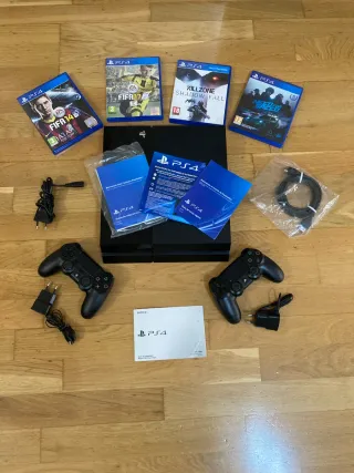 PS4 (PlayStation 4) + 4 Juegos + 2 Mandos