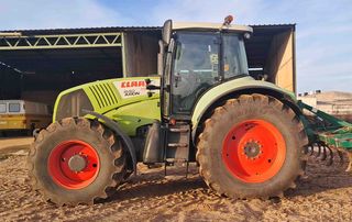 Tractor Claas Axion 840