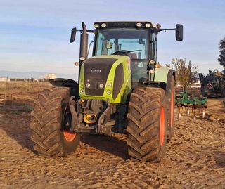 Tractor Claas Axion 840