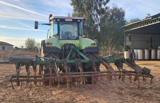 Tractor Claas Axion 840