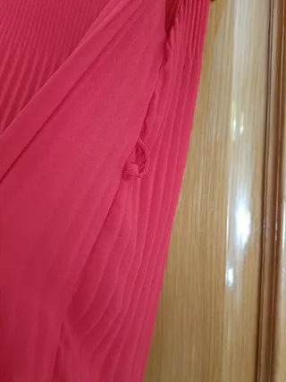Blusa roja plisada