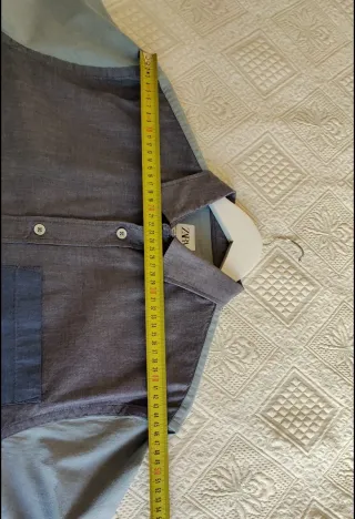 Camisa vaquera patchwork de Zara.