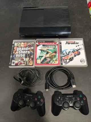 PS3 super slim nera + giochi e accessori