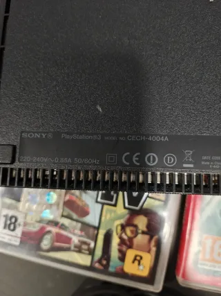 PS3 super slim nera + giochi e accessori