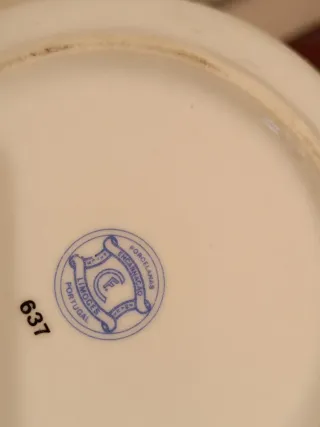 Caixa redonda de porcelana com flores