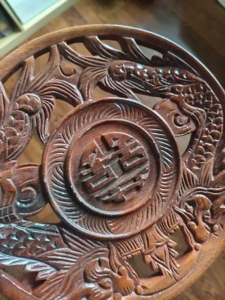 Elegante soporte de madera para macetas