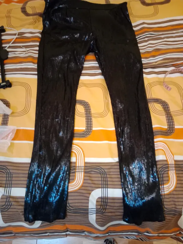 Mono brillante nuevo