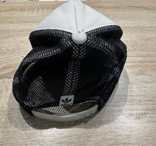 Gorra Adidas Original Negra y Blanca