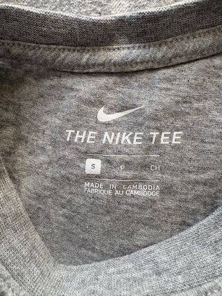 Camiseta Nike Gris Logo Circular