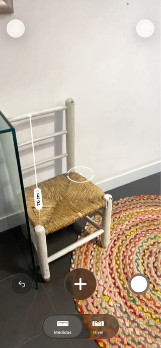 Silla muy antigua de madera y esparto