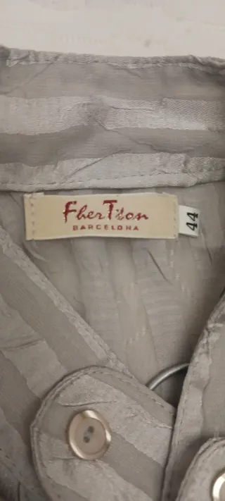 Blusa de fiesta plateada y blanca