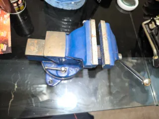 Tornillo de banco azul ( prensa)